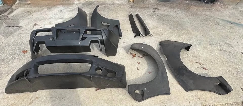 2000 Parts & Memorabilia Bodywork - Image 4 of 4