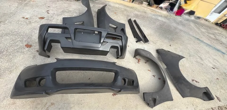 2000 Parts & Memorabilia Bodywork - Image 2 of 4