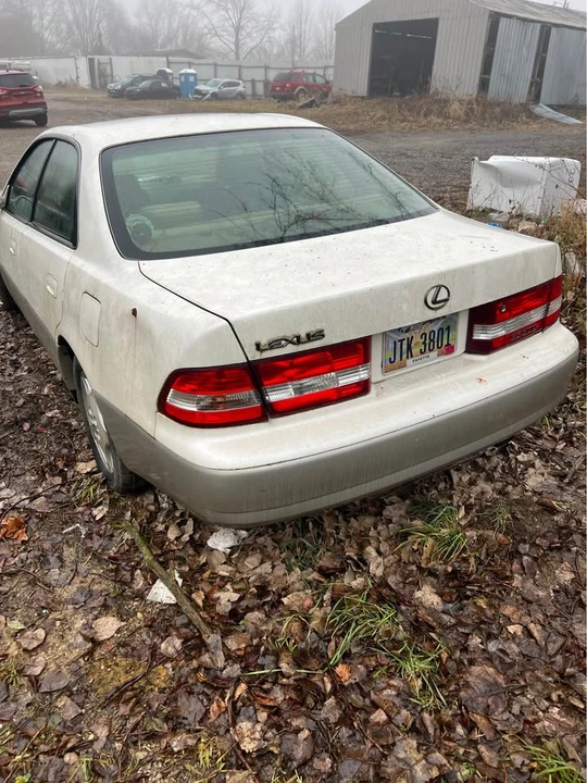 2000 Lexus ES 2nd Gen - Image 2 of 3