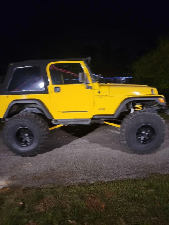 Jeep TJ Wrangler - Image 5 of 6