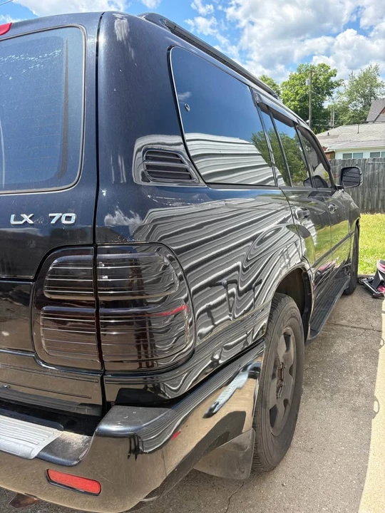 2001 Lexus LX 2nd Gen - Image 5 of 8