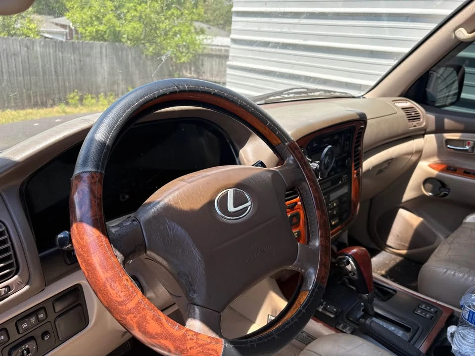 2001 Lexus LX 2nd Gen - Image 6 of 8