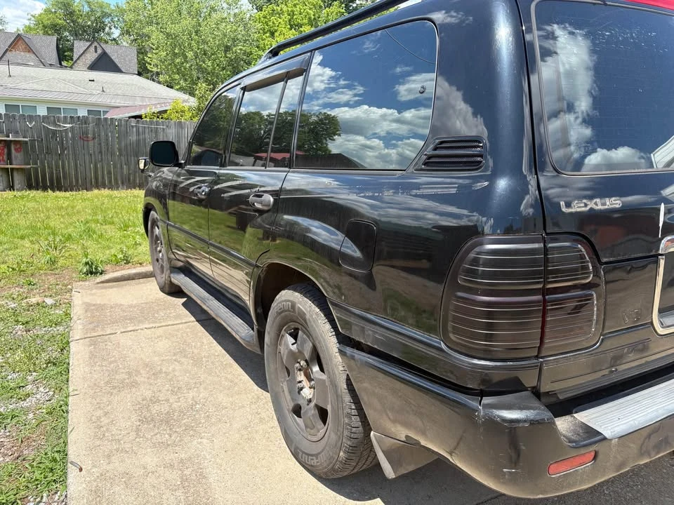 2001 Lexus LX 2nd Gen - Image 4 of 8