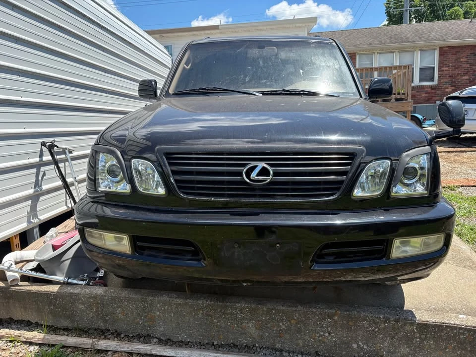 2001 Lexus LX 2nd Gen - Image 2 of 8