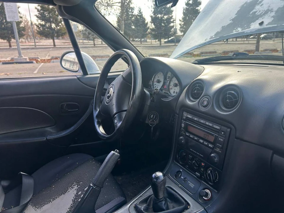 2001 Mazda NB MX-5 Miata - Image 5 of 10