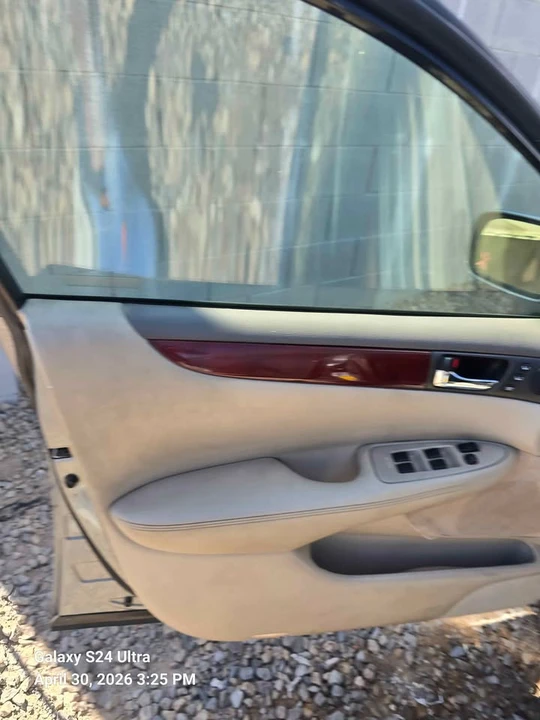 2001 Lexus ES 3rd Gen - Image 3 of 9