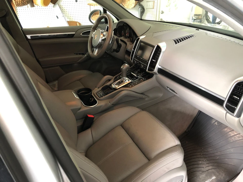 2011 Porsche 958 Cayenne - Image 2 of 10