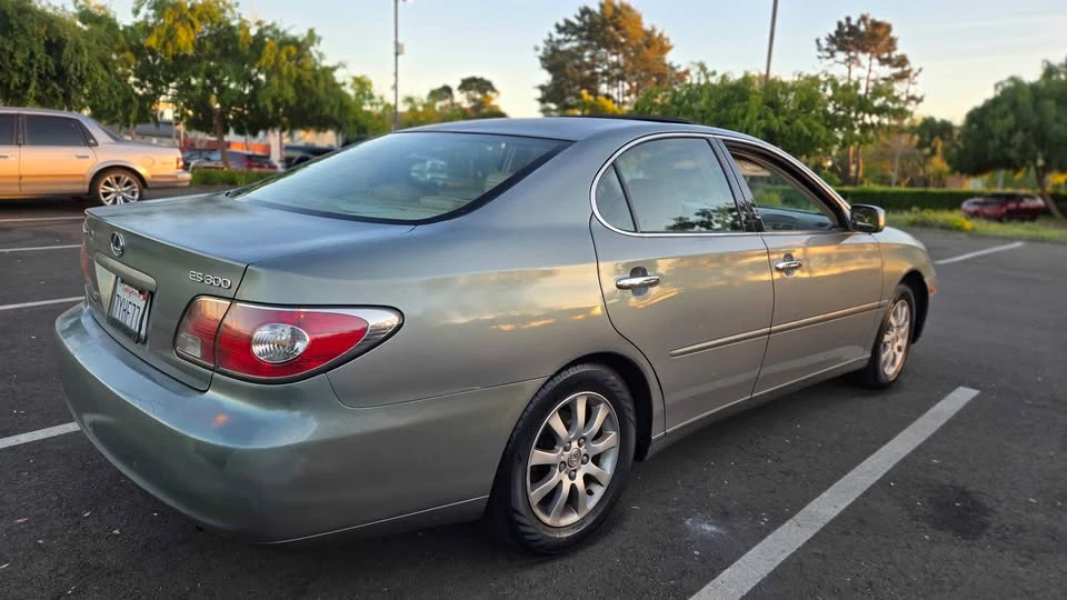 2002 Lexus ES 4th Gen - Image 2 of 10