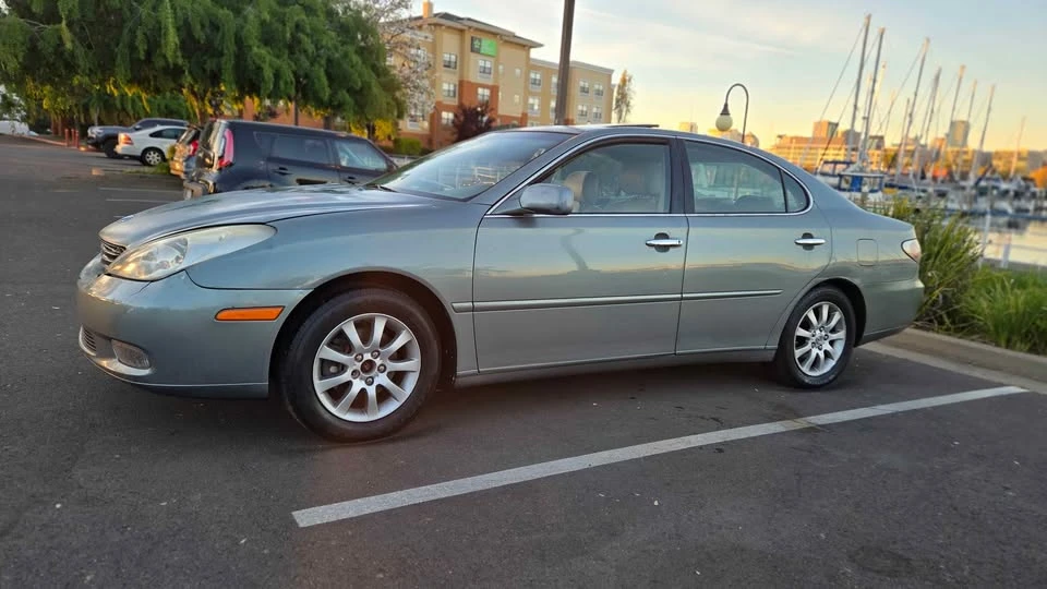 2002 Lexus ES 4th Gen - Image 3 of 10