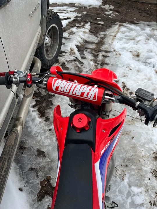 2004 Honda CR - Image 5 of 10
