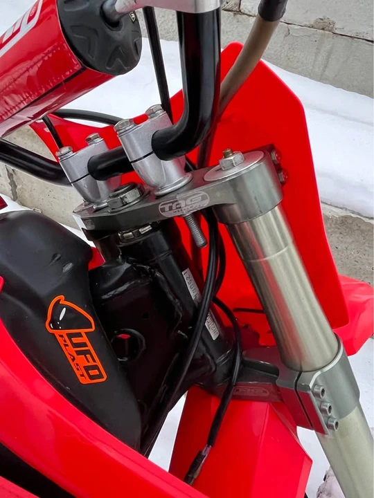 2004 Honda CR - Image 7 of 10
