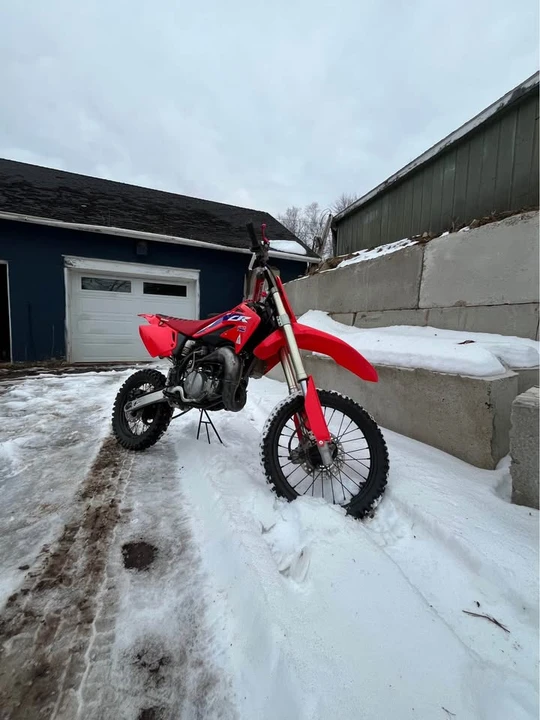 2004 Honda CR - Image 2 of 10