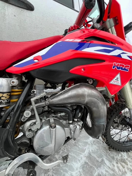 2004 Honda CR - Image 3 of 10