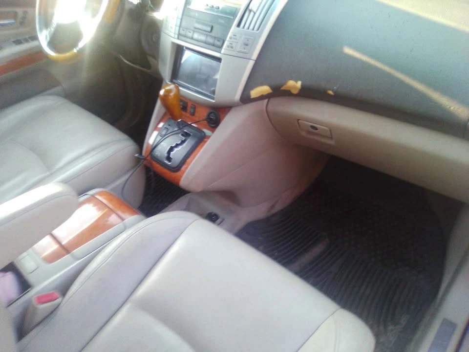 2004 Lexus RX 2nd Gen - Image 8 of 10