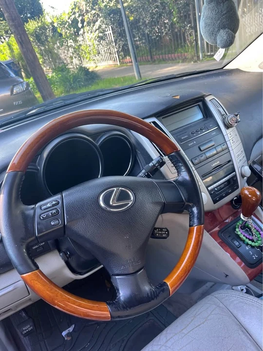 2004 Lexus RX 2nd Gen - Image 6 of 10