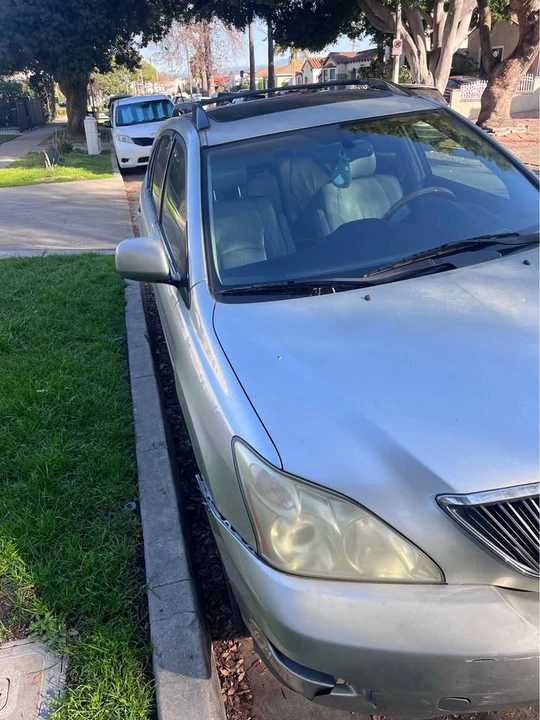 2004 Lexus RX 2nd Gen - Image 2 of 10