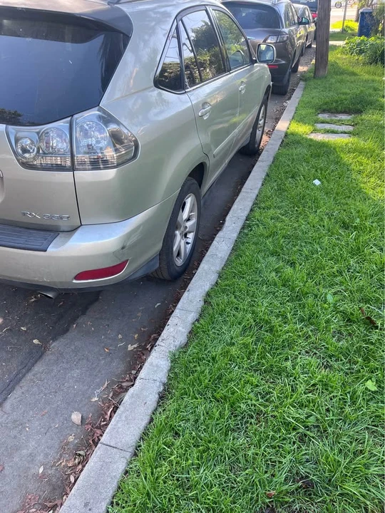 2004 Lexus RX 2nd Gen - Image 3 of 10