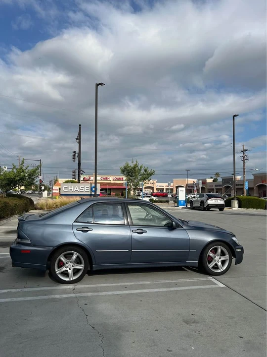 2004 Lexus IS 1st Gen - Image 4 of 9