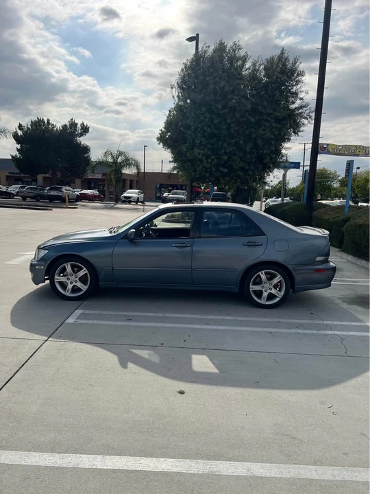 2004 Lexus IS 1st Gen - Image 2 of 9