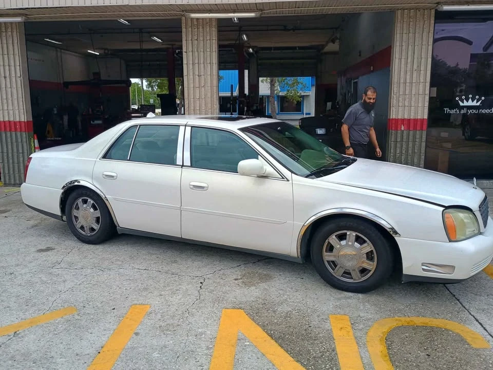 2005 Cadillac DeVille 8th Gen - Image 2 of 4