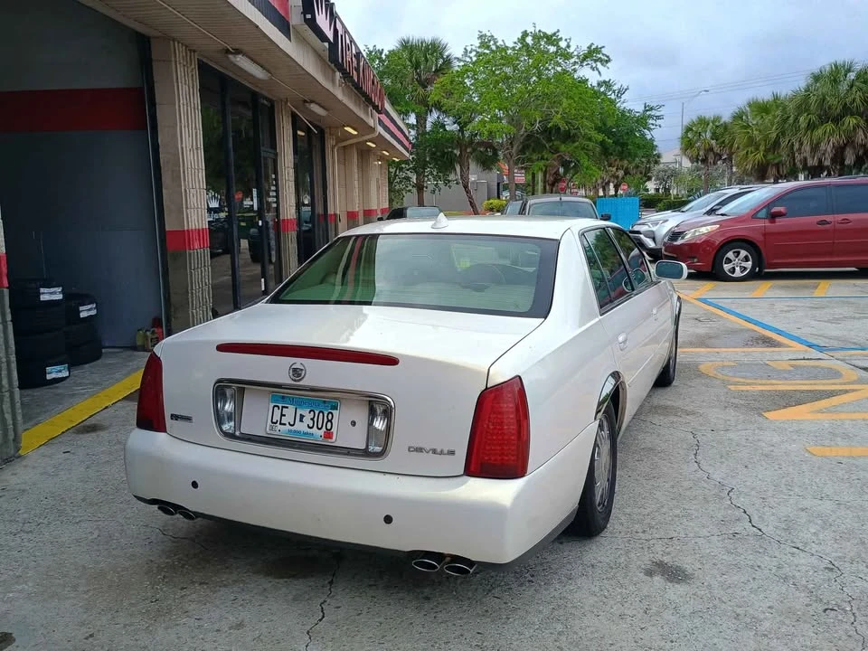 2005 Cadillac DeVille 8th Gen - Image 3 of 4