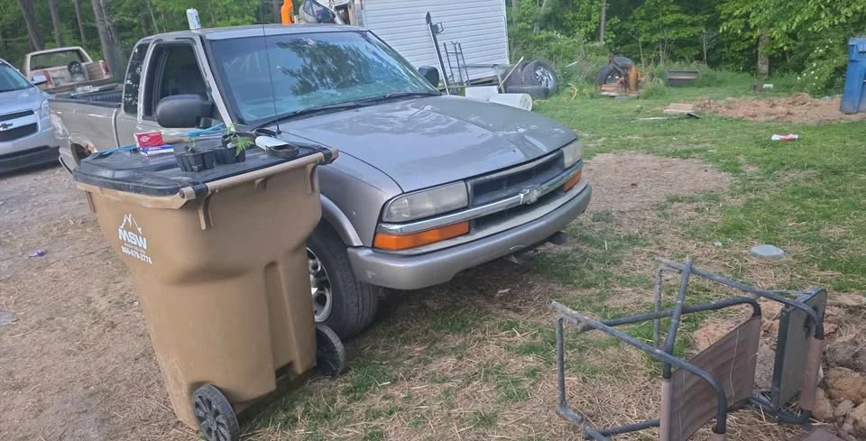 2005 Chevrolet S-10 - Image 2 of 3