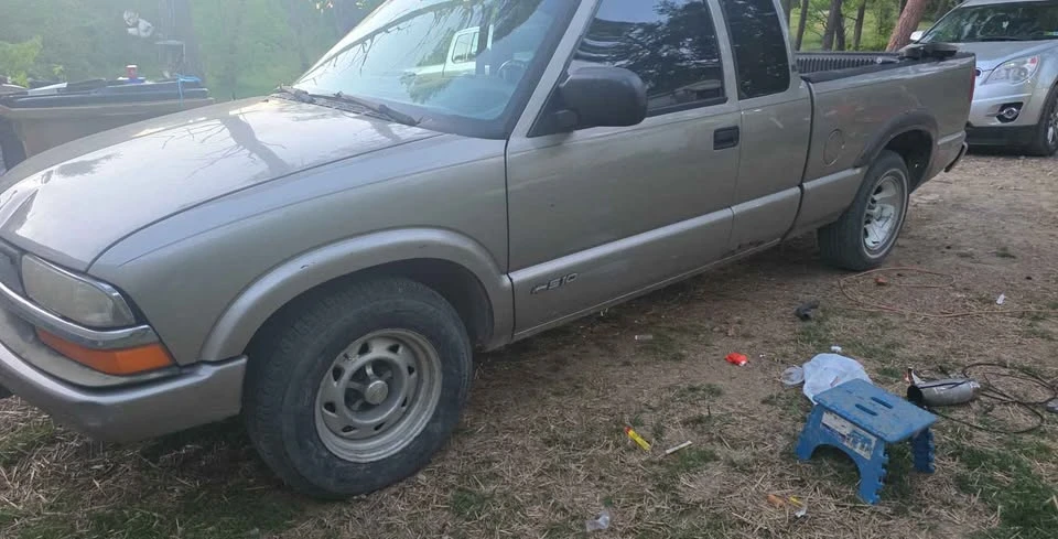 2005 Chevrolet S-10 - Image 3 of 3