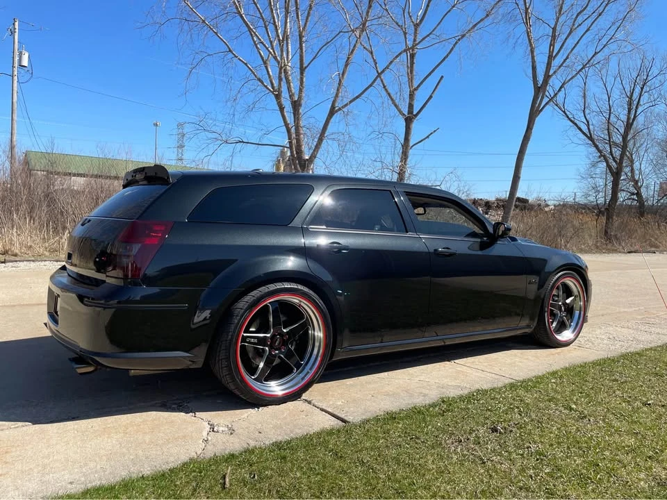 2005 Dodge Magnum 2nd Gen Wagon - Image 2 of 3