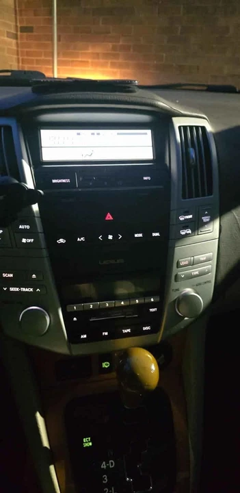 2005 Lexus RX 2nd Gen - Image 6 of 10