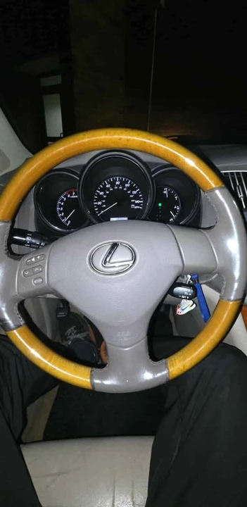 2005 Lexus RX 2nd Gen - Image 5 of 10