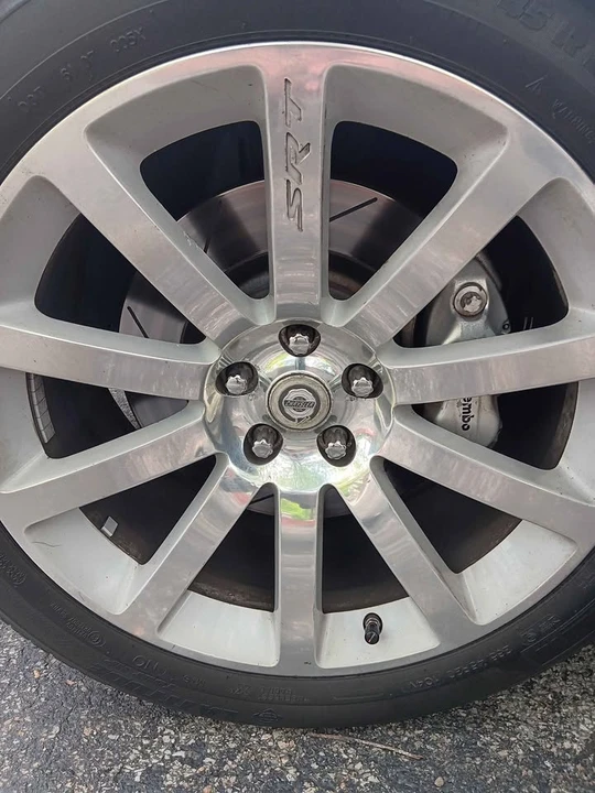 Chrysler 300 (2005-2023) - Image 6 of 11
