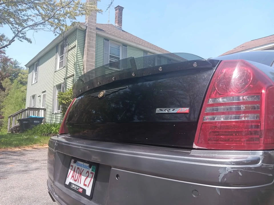 Chrysler 300 (2005-2023) - Image 10 of 11