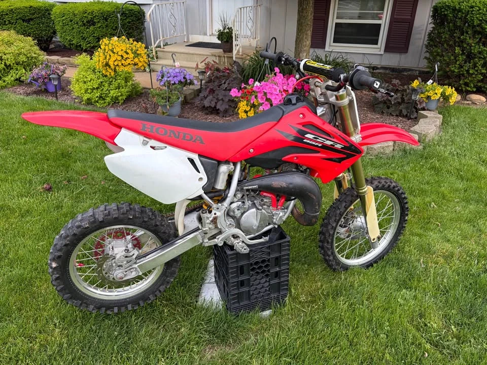 Honda CR - Image 2 of 4