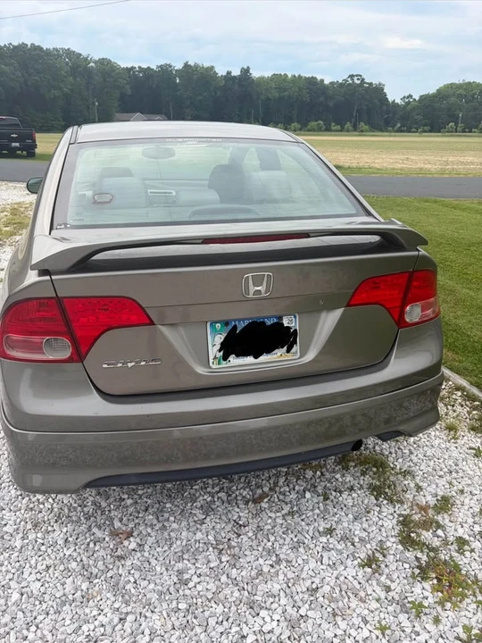 Honda Civic 8th Gen - Image 4 of 7