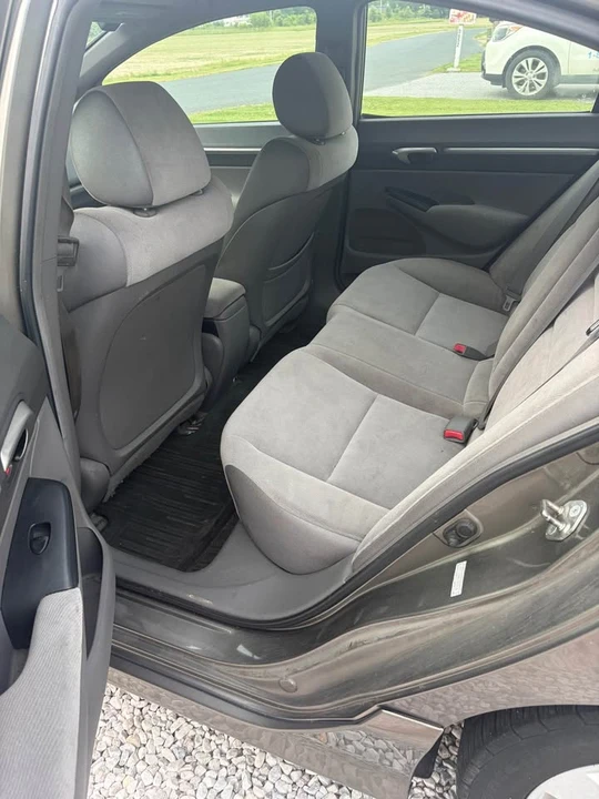 Honda Civic 8th Gen - Image 7 of 7