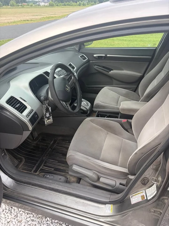 Honda Civic 8th Gen - Image 5 of 7