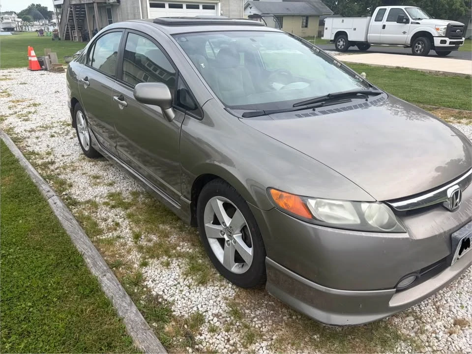 Honda Civic 8th Gen - Image 2 of 7
