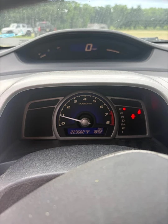 Honda Civic 8th Gen - Image 6 of 7