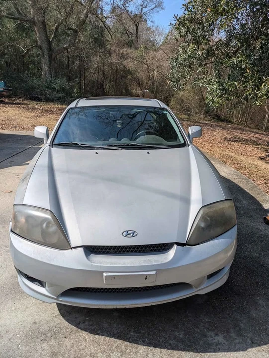 Hyundai Tiburon - Image 2 of 4