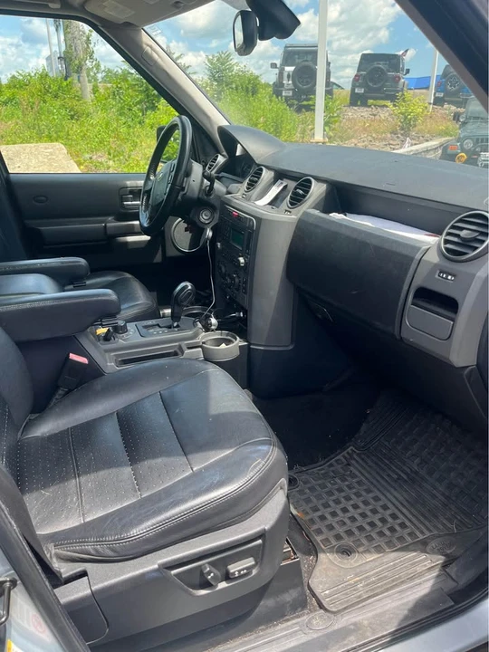 Land Rover Discovery 3rd Gen - Image 3 of 5