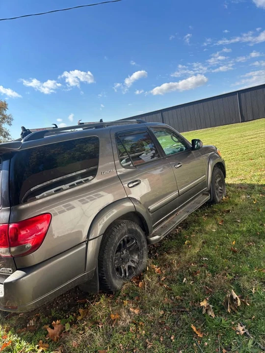 2006 Toyota Sequoia 1st Gen - Image 2 of 9