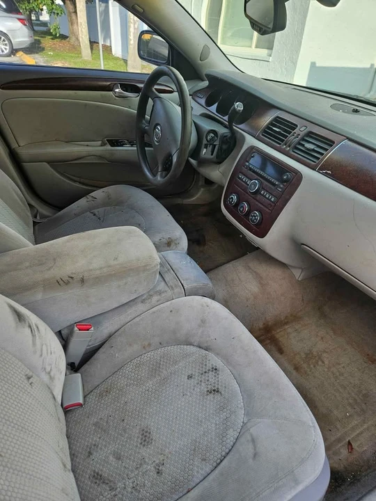 Buick Lucerne - Image 3 of 4