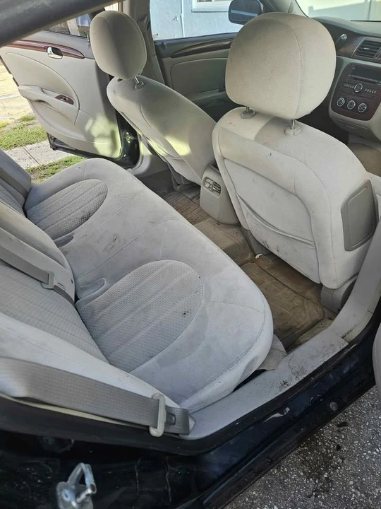 Buick Lucerne - Image 2 of 4