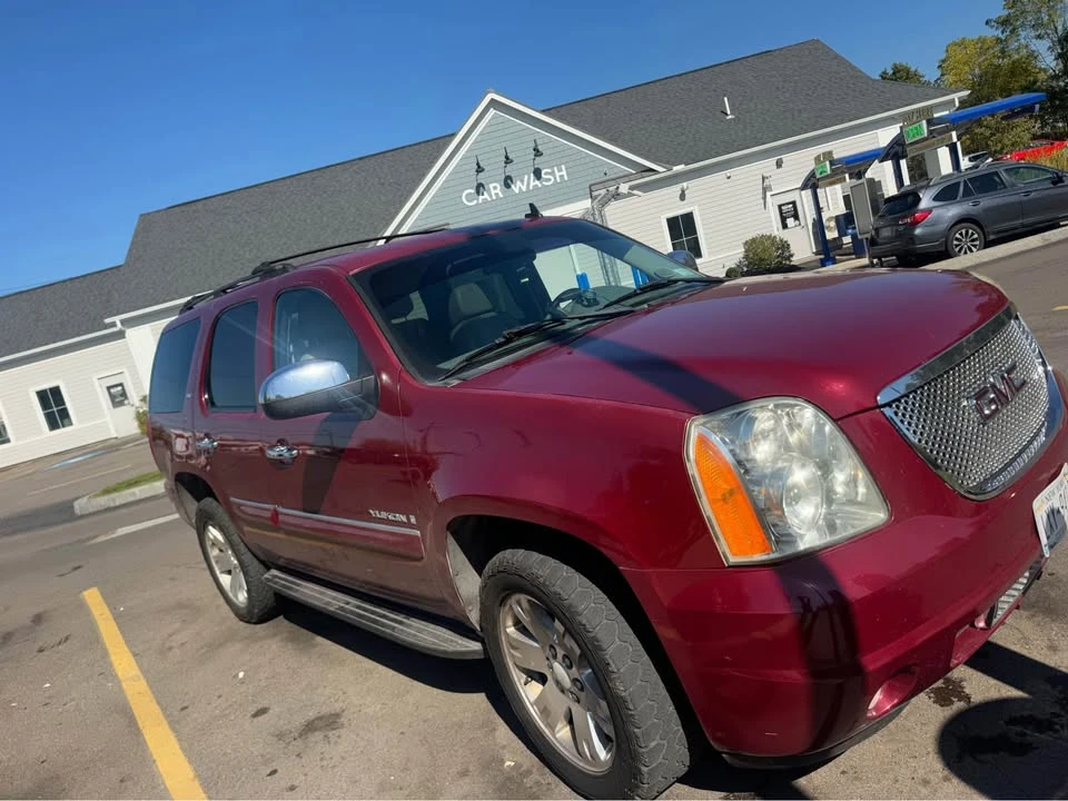 GMC Yukon 3rd Gen - Image 2 of 9