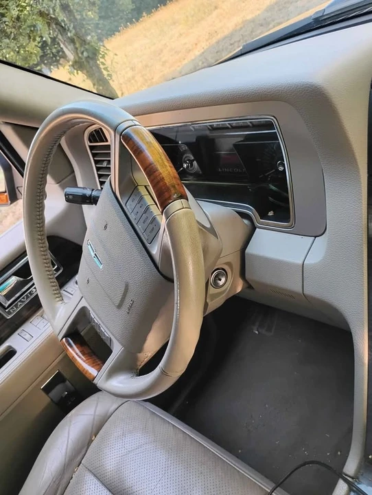 2007 Lincoln Navigator 3rd Gen - Image 8 of 10