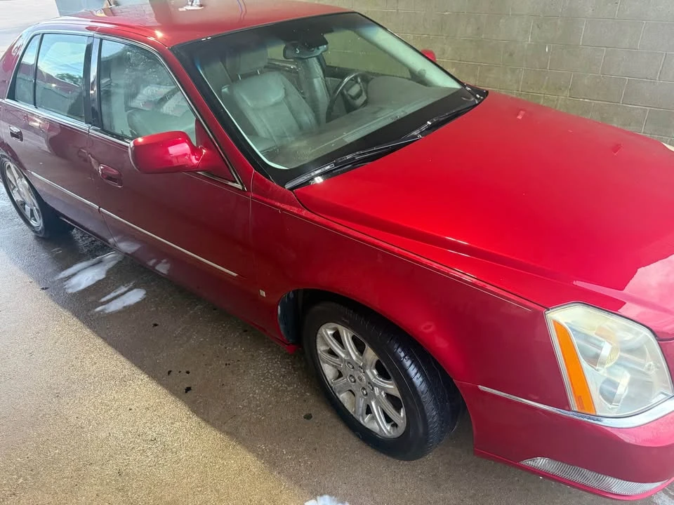 Cadillac DTS - Image 7 of 8