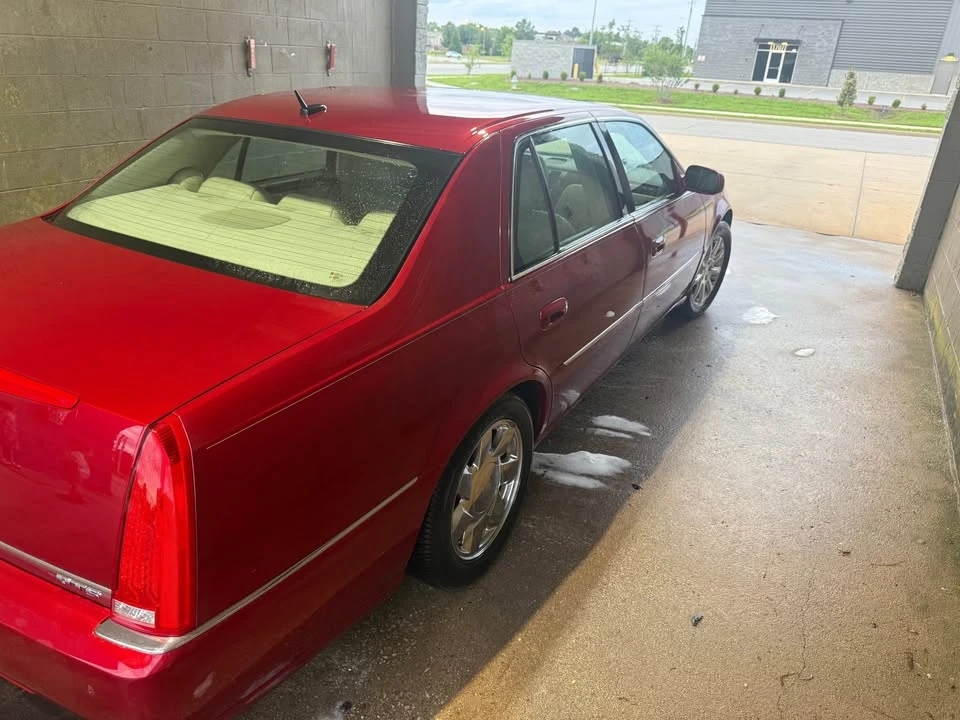 Cadillac DTS - Image 6 of 8