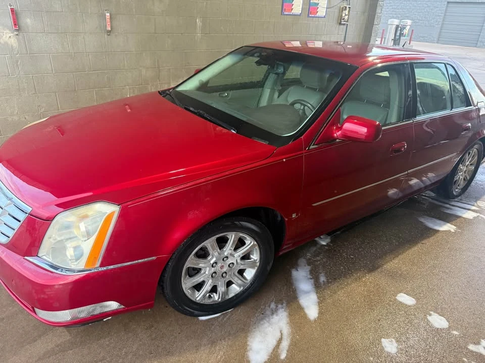 Cadillac DTS - Image 3 of 8