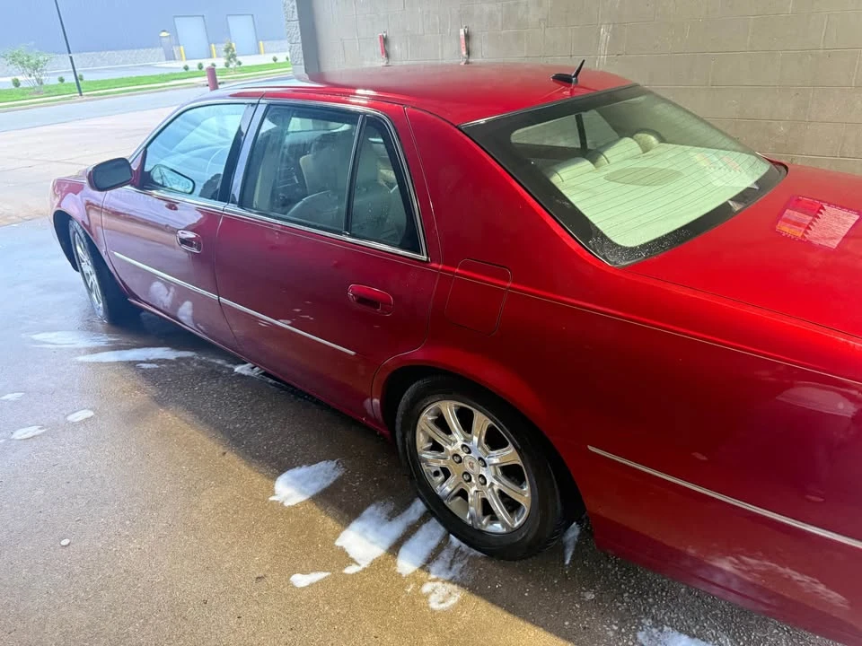 Cadillac DTS - Image 8 of 8