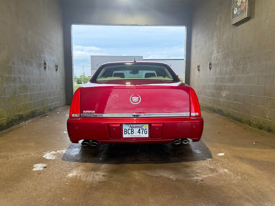 Cadillac DTS - Image 5 of 8